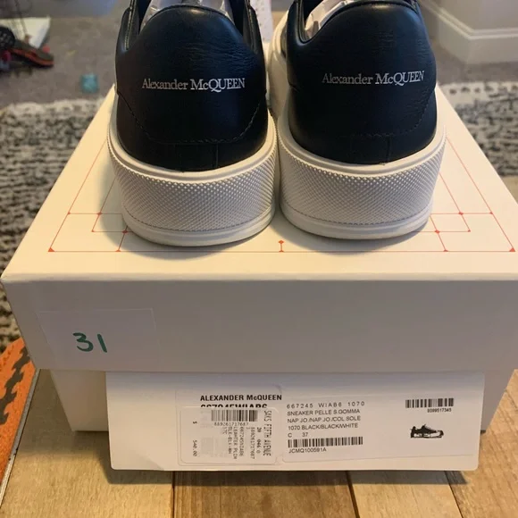 Alexander McQueen - Picture 4 of 4